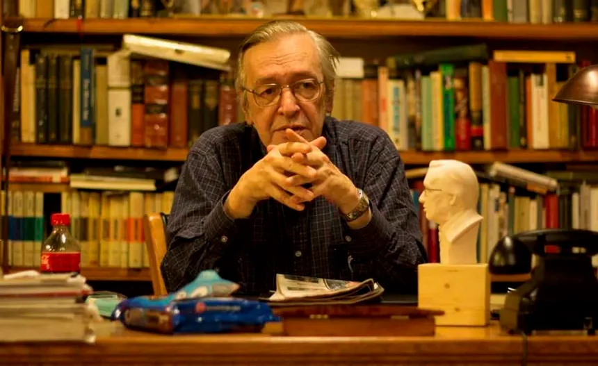 Olavo de Carvalho pensando